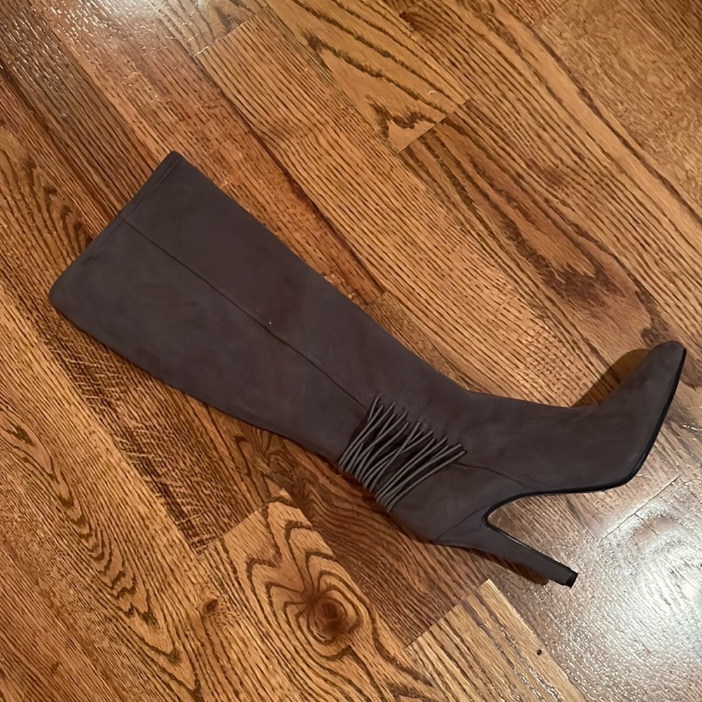 Tall knee boots
